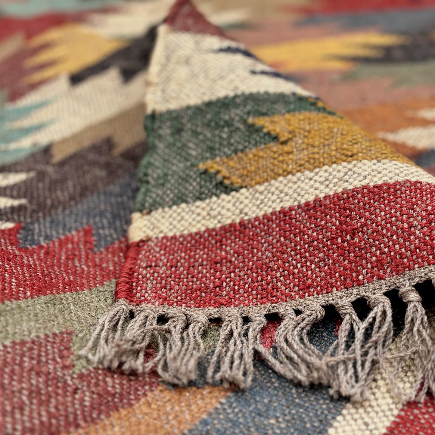 Natural Wool & Jute Area Rug – Reversible Carpet